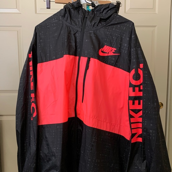 nike barstool windbreaker